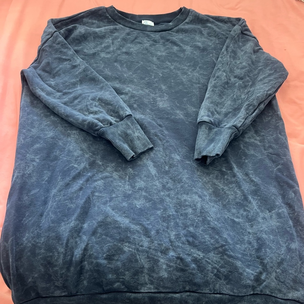 Long sweatshirt
